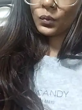 Snapshot of Aaliya_Love chatting on 01-21-25, 04:48 Aaliya Love online show from 01-21-25, 04:48