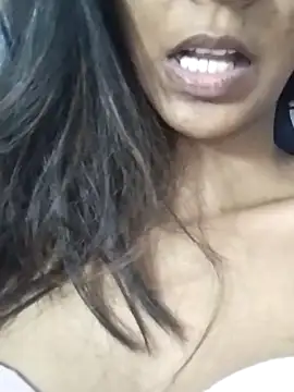 Snapshot of Aaliya_Love chatting on 02-01-25, 08:08 Aaliya Love online show from 02-01-25, 08:08