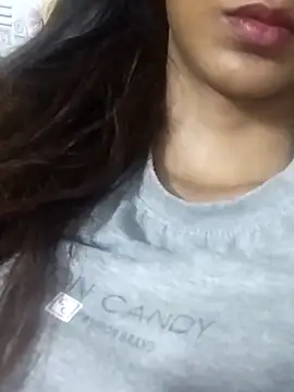 Snapshot of Aaliya_Love chatting on 02-19-25, 01:06 Aaliya Love online show from 02-19-25, 01:06