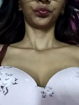 Snapshot of Aaliya_Love chatting on 03-02-25, 11:39 Aaliya Love online show from 03-02-25, 11:39