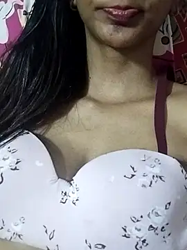 Snapshot of Aaliya_Love chatting on 03-06-25, 03:02 Aaliya Love online show from 03-06-25, 03:02