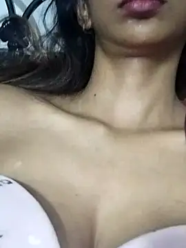 Snapshot of Aaliya_Love chatting on 03-19-25, 01:51 Aaliya Love online show from 03-19-25, 01:51