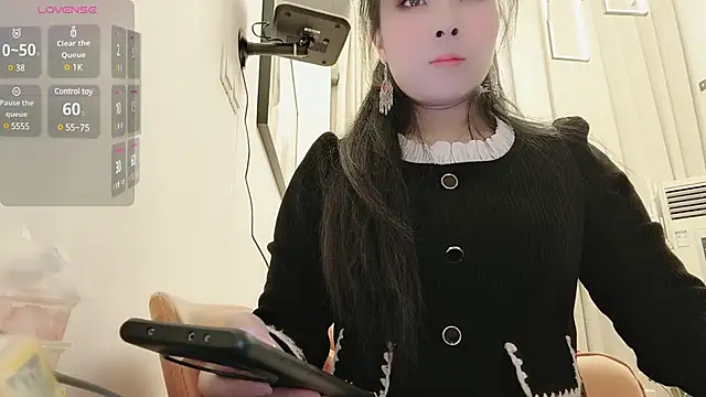 Snapshot of moyan-001 chatting on 12-17-24, 10:55 moyan-001 online show from 12-17-24, 10:55