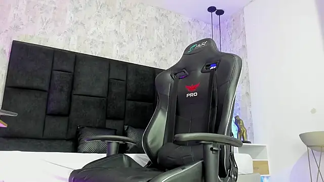 Snapshot of GabrielaBlake_ chatting on 03-17-25, 10:06 GabrielaBlake online show from 03-17-25, 10:06