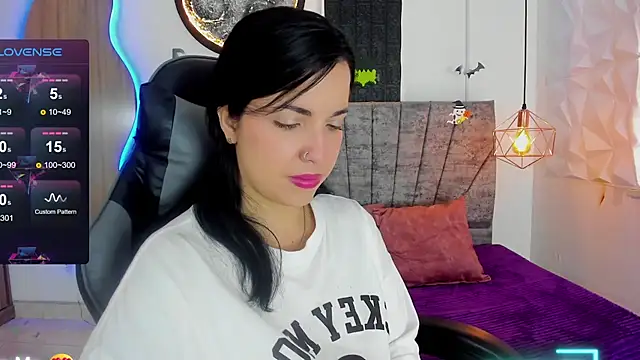 Snapshot of tatiana_sc chatting on 10-10-25, 01:32 tatiana sc online show from 10-10-25, 01:32