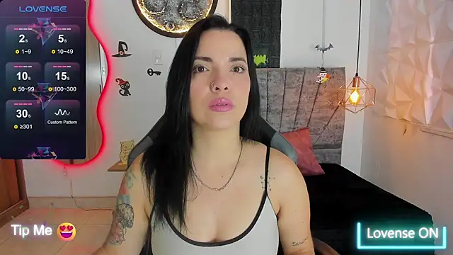 Snapshot of tatiana_sc chatting on 10-17-25, 01:25 tatiana sc online show from 10-17-25, 01:25