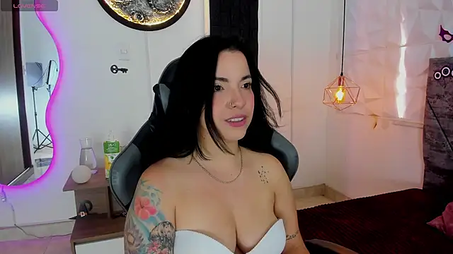 Snapshot of tatiana_sc chatting on 10-29-25, 03:36 tatiana sc online show from 10-29-25, 03:36