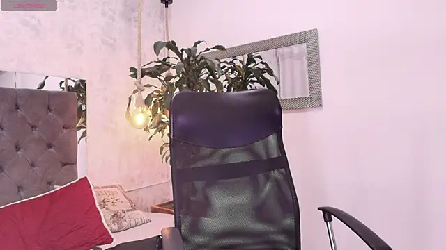 maddy cooper  online show from 12-29-24, 08:58