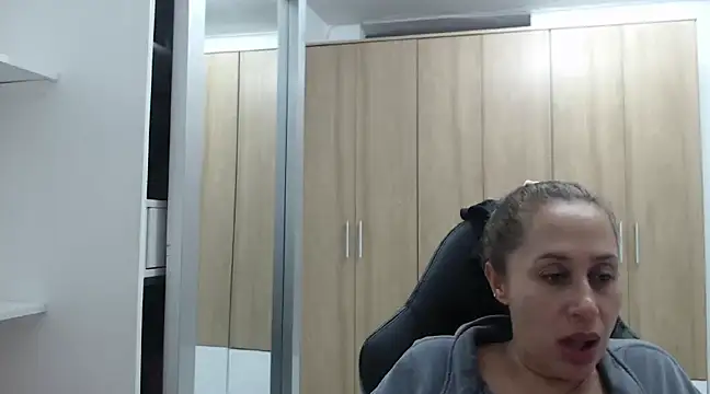 RoxanaLove9 online show from 02-13-25, 12:13