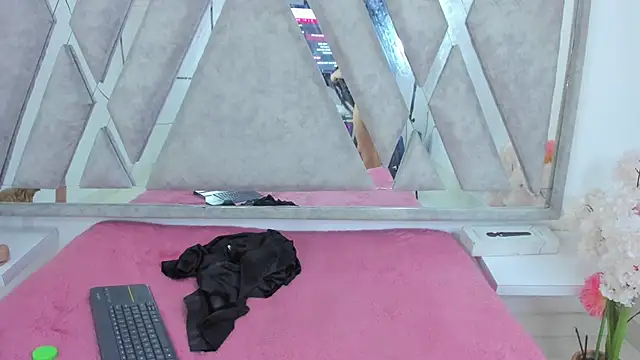 Snapshot of Annie9_ chatting on 01-22-25, 10:26 Annie9 online show from 01-22-25, 10:26