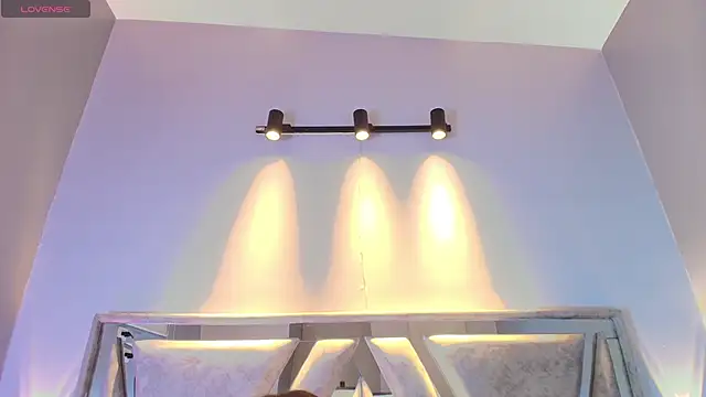 Snapshot of Annie9_ chatting on 10-17-25, 03:42 Annie9 online show from 10-17-25, 03:42