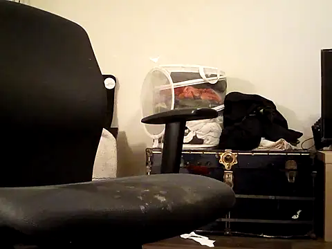 Snapshot of themasteer69 chatting on 02-18-25, 01:21 themasteer69 online show from 02-18-25, 01:21