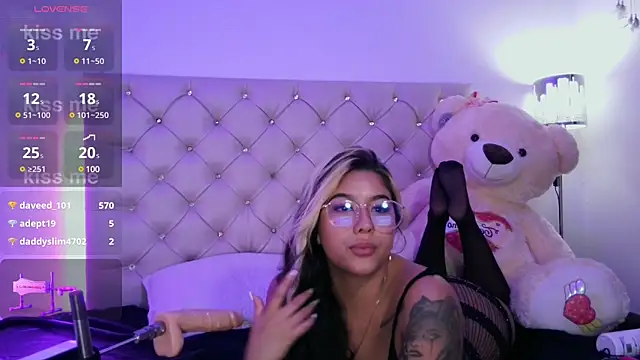 Snapshot of EmberEyes_999 chatting on 03-05-25, 12:49 EmberEyes 999 online show from 03-05-25, 12:49