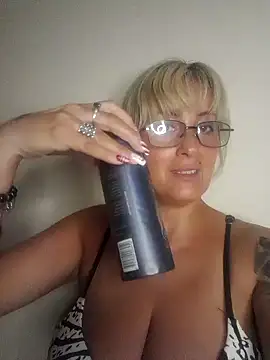 Snapshot of DesireSatler chatting on 12-27-24, 03:31 DesireSatler online show from 12-27-24, 03:31