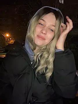 KikiWatson online show from 12-24-24, 07:00