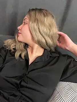 KikiWatson online show from 12-29-24, 01:28