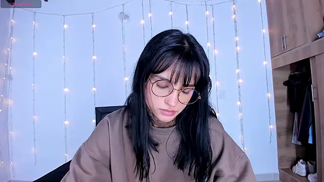 Snapshot of medussa13_ chatting on 02-25-25, 01:09 medussa13 online show from 02-25-25, 01:09