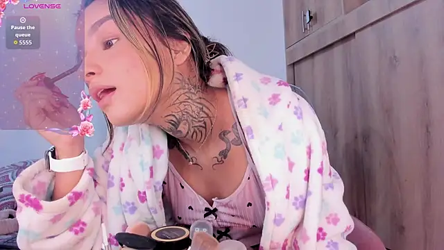 medussa13  online show from 11-14-25, 01:10