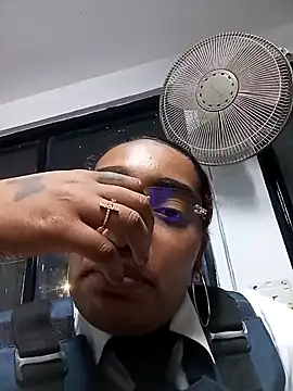 Snapshot of Cinnamon-Skin chatting on 12-04-24, 03:59 Cinnamon-Skin online show from 12-04-24, 03:59