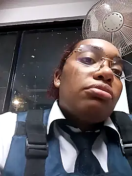 Snapshot of Cinnamon-Skin chatting on 12-06-24, 04:36 Cinnamon-Skin online show from 12-06-24, 04:36