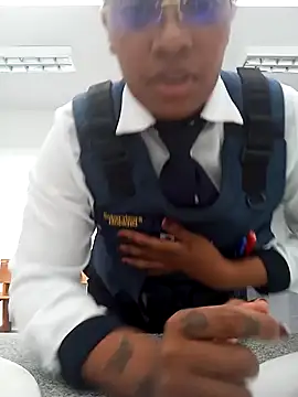 Snapshot of Cinnamon-Skin chatting on 12-24-24, 07:44 Cinnamon-Skin online show from 12-24-24, 07:44