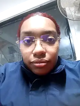 Snapshot of Cinnamon-Skin chatting on 12-31-24, 04:06 Cinnamon-Skin online show from 12-31-24, 04:06