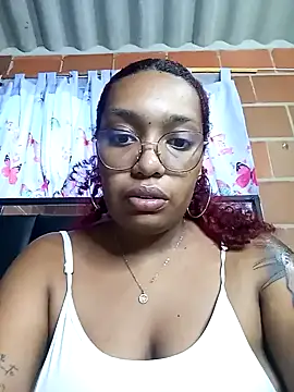 Snapshot of Cinnamon-Skin chatting on 01-15-25, 11:08 Cinnamon-Skin online show from 01-15-25, 11:08