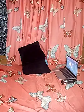 Snapshot of Cinnamon-Skin chatting on 01-30-25, 05:19 Cinnamon-Skin online show from 01-30-25, 05:19