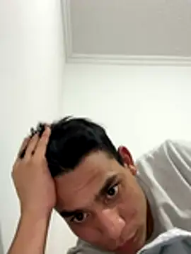 Snapshot of stiven-p23 chatting on 10-28-25, 04:05 stiven-p23 online show from 10-28-25, 04:05