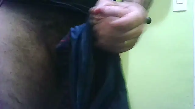 Snapshot of loganwolverine02 chatting on 11-27-25, 01:35 loganwolverine02 online show from 11-27-25, 01:35