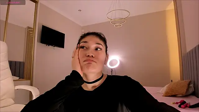 Hisoka Jaa online show from 12-15-24, 08:04