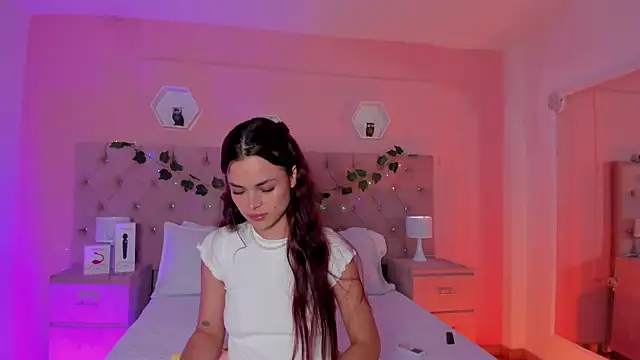 HannaRhodes online show from 01-16-25, 10:23