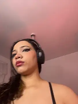 Snapshot of MadelineBenet chatting on 08-04-26, 11:07 MadelineBenet online show from 08-04-26, 11:07