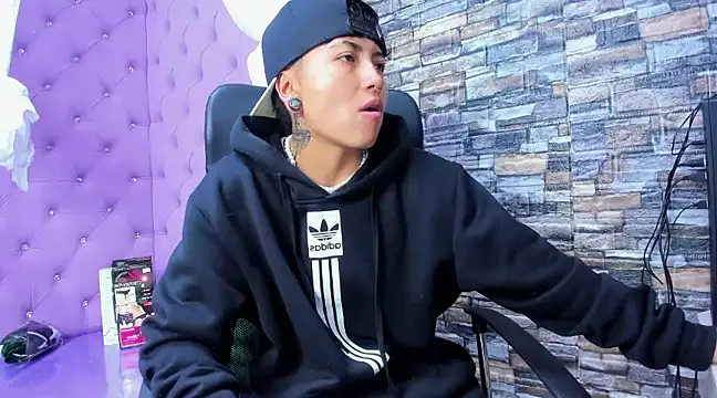 Im Mathias online show from 03-18-25, 02:36