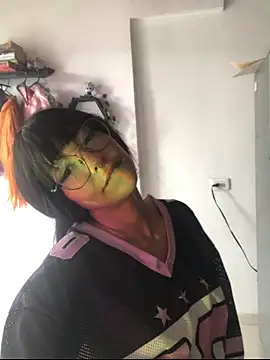 Luna-Chann online show from 04-30-26, 08:57