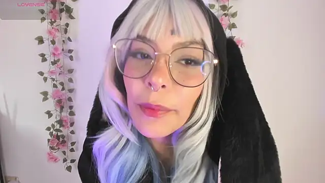 Luna-Chann online show from 06-15-26, 08:00