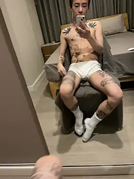 Snapshot of iyy2004 chatting on 01-29-25, 10:22 iyy2004 online show from 01-29-25, 10:22