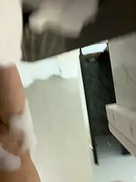 Snapshot of iyy2004 chatting on 03-03-25, 04:35 iyy2004 online show from 03-03-25, 04:35