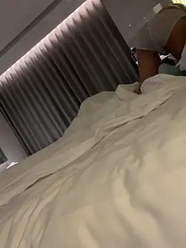 Snapshot of iyy2004 chatting on 03-04-25, 12:50 iyy2004 online show from 03-04-25, 12:50