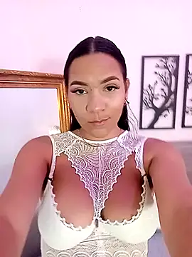 AmaraVelez online show from 01-08-25, 10:59