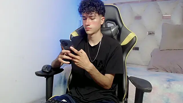 johnny cagee online show from 11-11-25, 04:12