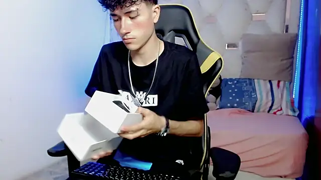 johnny cagee online show from 12-18-25, 03:23