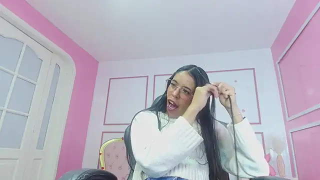 Snapshot of stephania_t chatting on 12-18-24, 03:37 stephania t online show from 12-18-24, 03:37