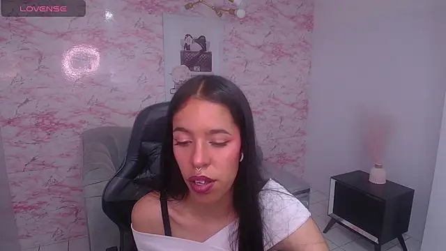 Snapshot of stephania_t chatting on 01-08-25, 03:40 stephania t online show from 01-08-25, 03:40
