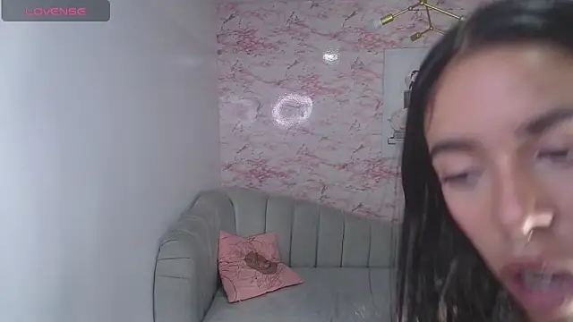 Snapshot of stephania_t chatting on 01-16-25, 07:31 stephania t online show from 01-16-25, 07:31