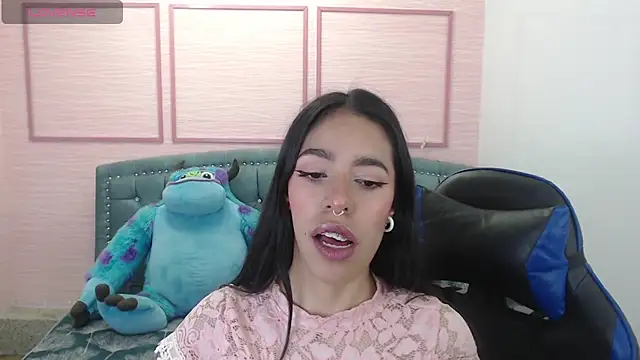 Snapshot of stephania_t chatting on 01-27-25, 10:38 stephania t online show from 01-27-25, 10:38