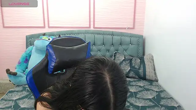 Snapshot of stephania_t chatting on 01-28-25, 10:34 stephania t online show from 01-28-25, 10:34