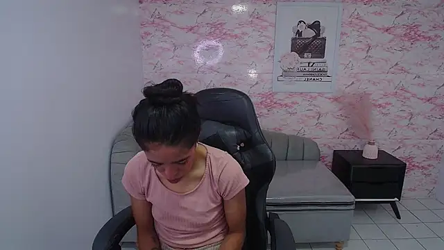 Snapshot of stephania_t chatting on 01-31-25, 10:42 stephania t online show from 01-31-25, 10:42