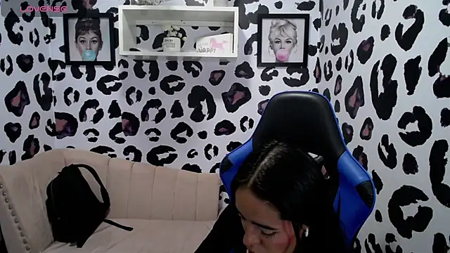 Snapshot of stephania_t chatting on 02-06-25, 11:54 stephania t online show from 02-06-25, 11:54