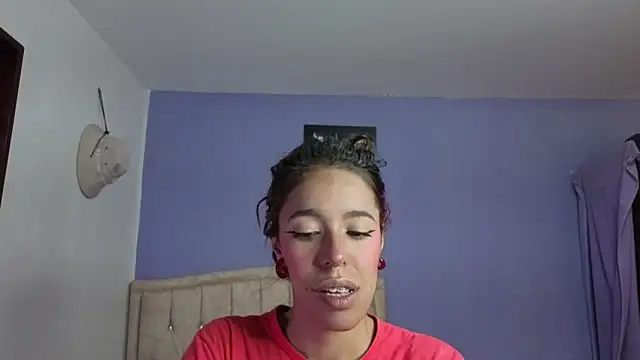 Snapshot of stephania_t chatting on 03-25-26, 05:08 stephania t online show from 03-25-26, 05:08